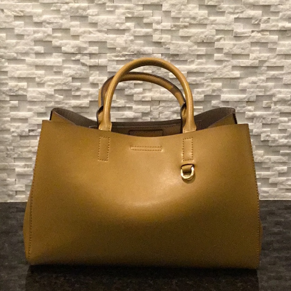 Leather Banana Republic handbag